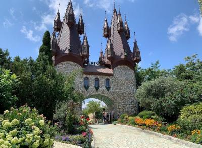 THE CASTLE OF RAVADINOVO
